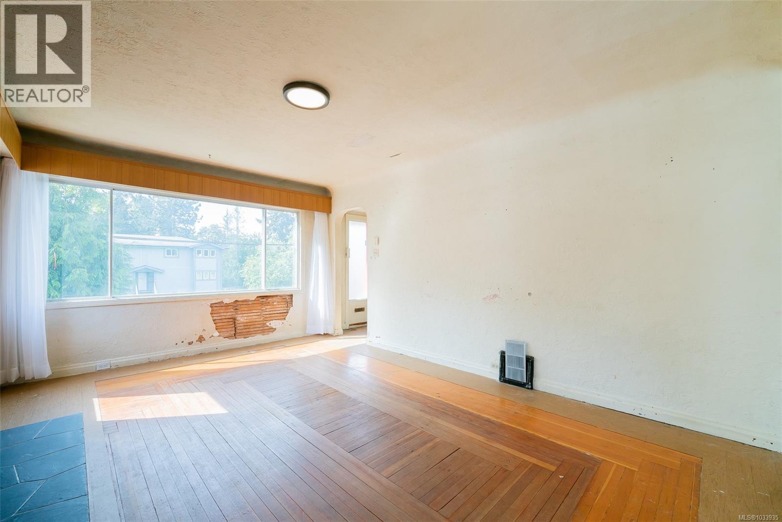 350 Fourth St - Image 11