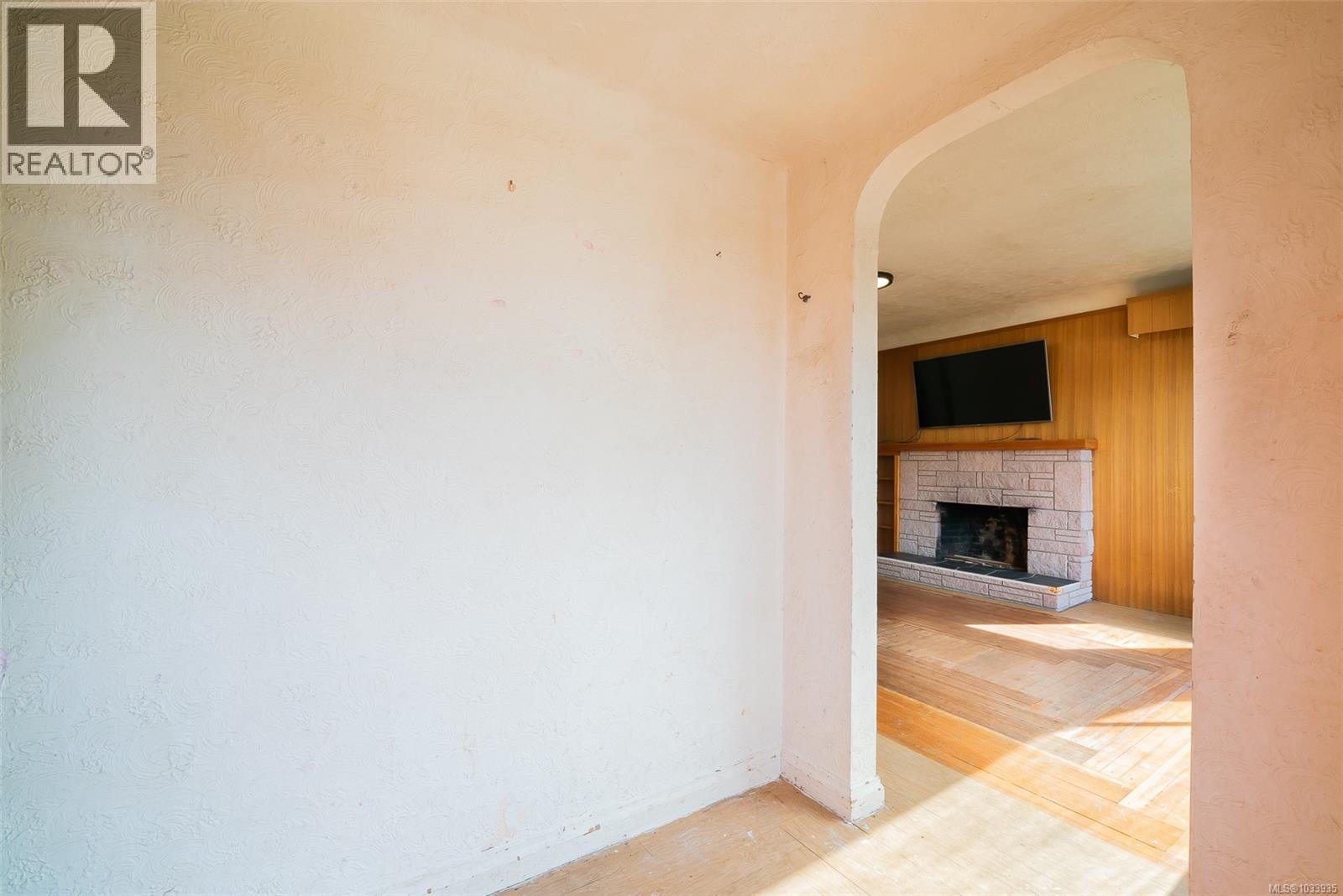 350 Fourth St - Image 12