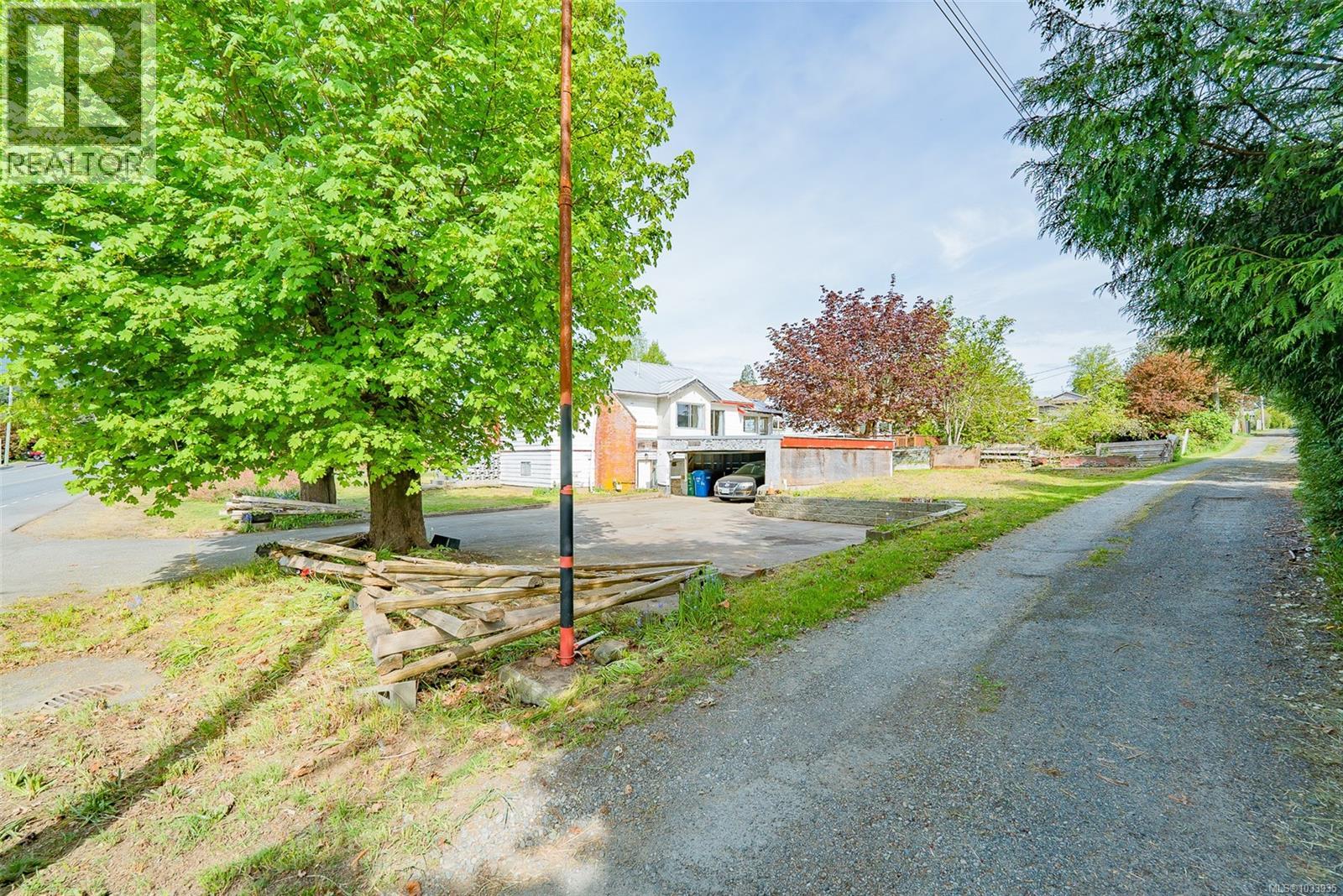 350 Fourth St - Image 26