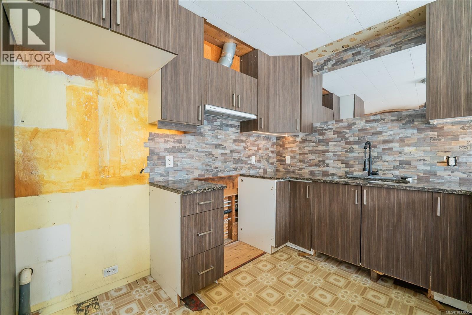 350 Fourth St - Image 6
