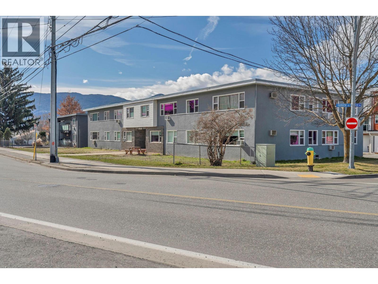 909 Fairview Road - 6