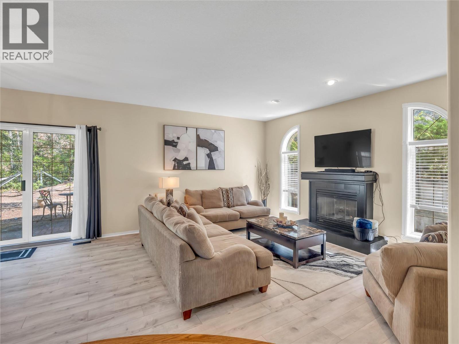 3257 JUNIPER Drive - Image 4