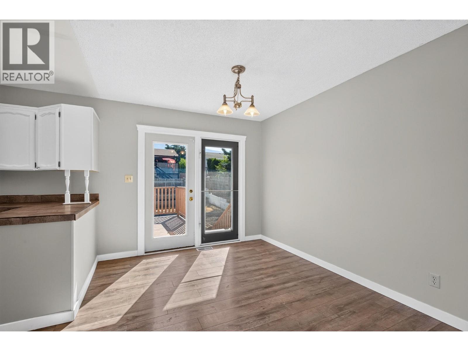 3907 14 Street - 8