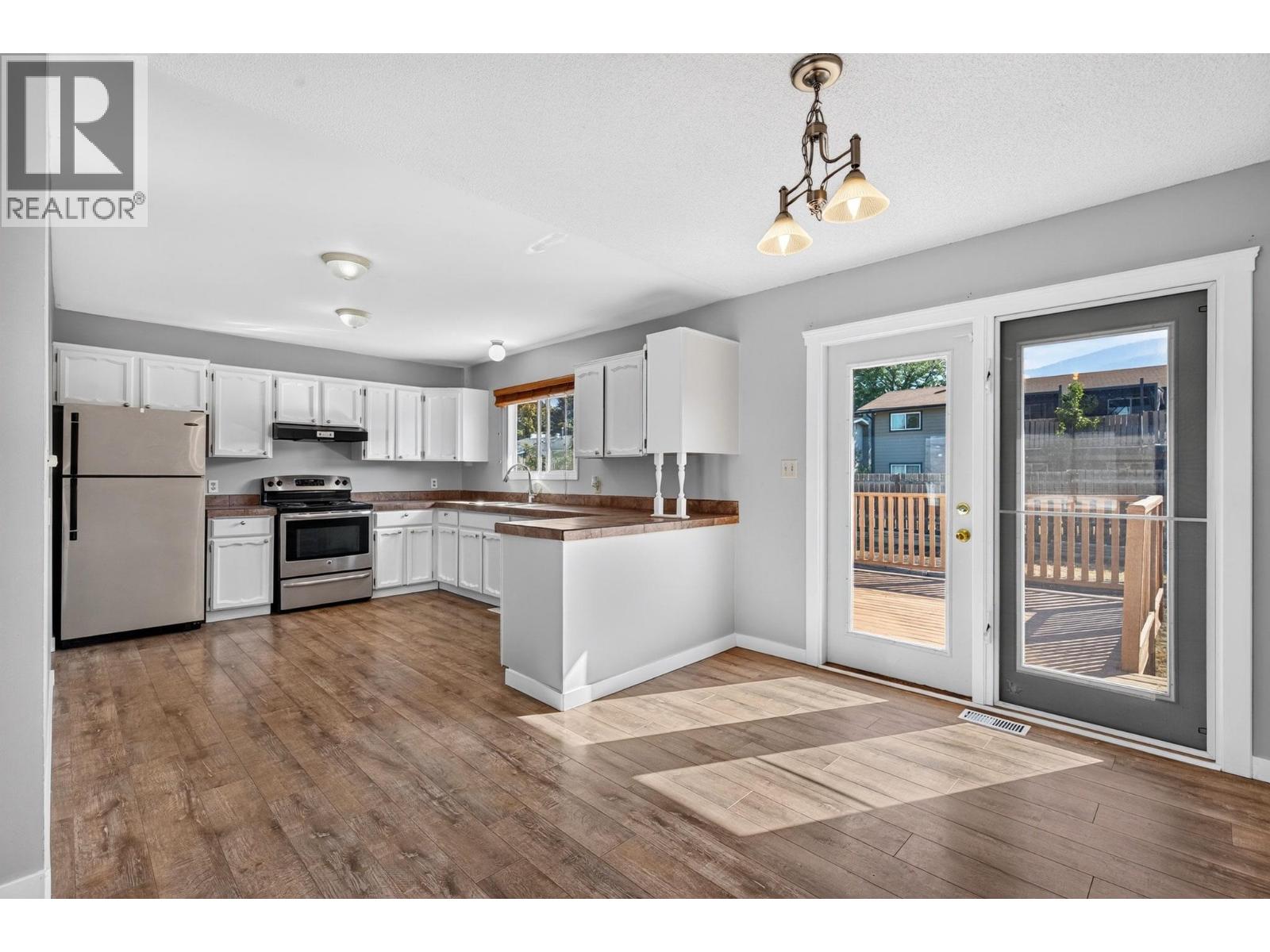 3907 14 Street - 9