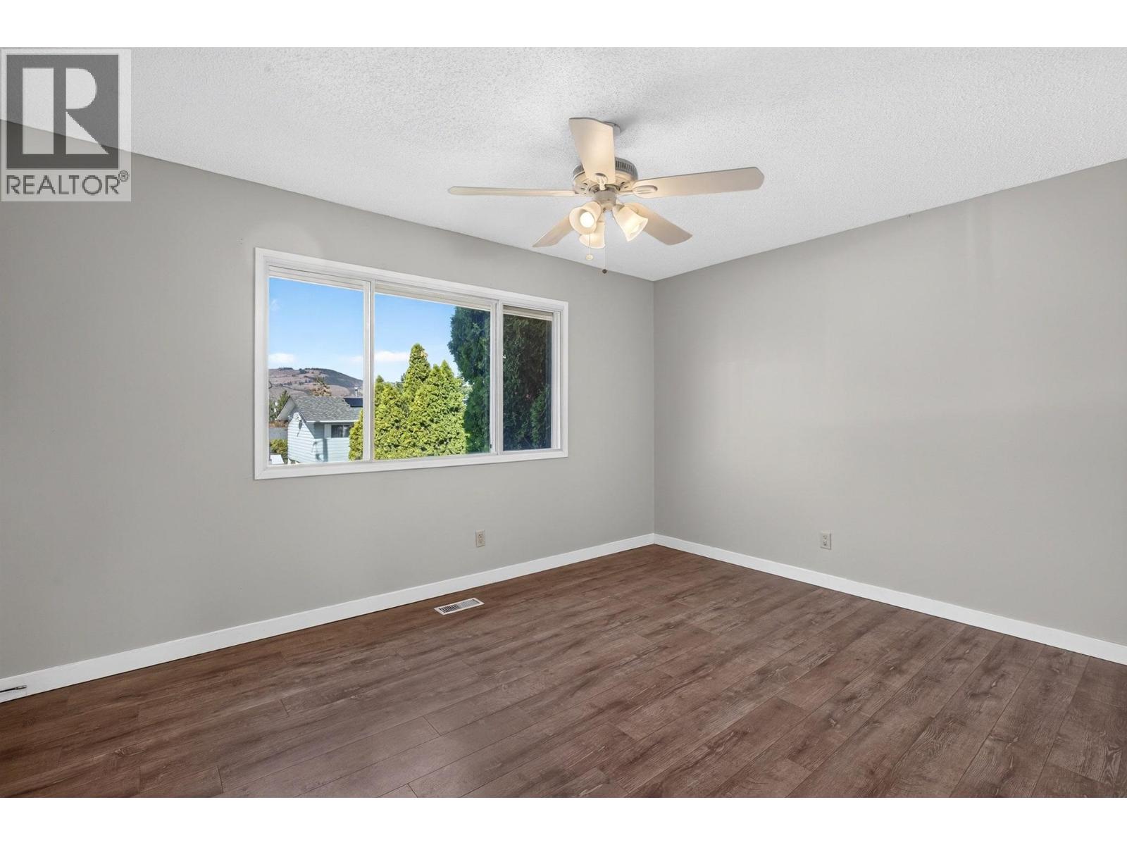 3907 14 Street - 14