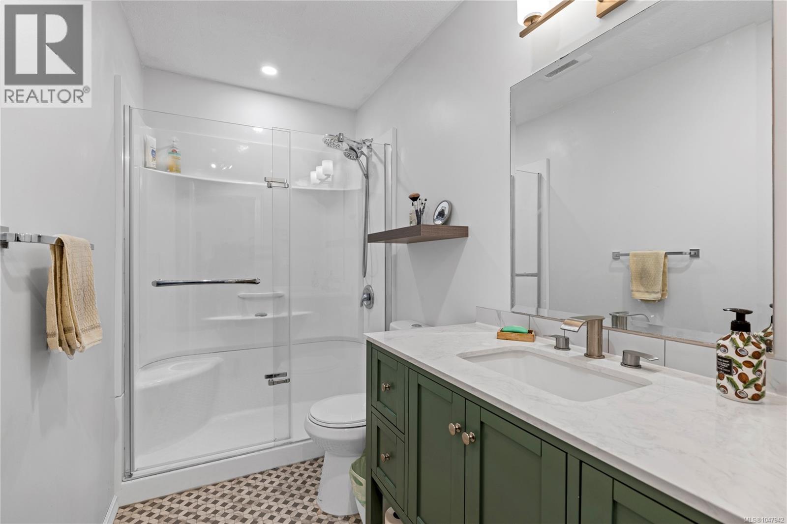#4 668 Beach Rd - 6