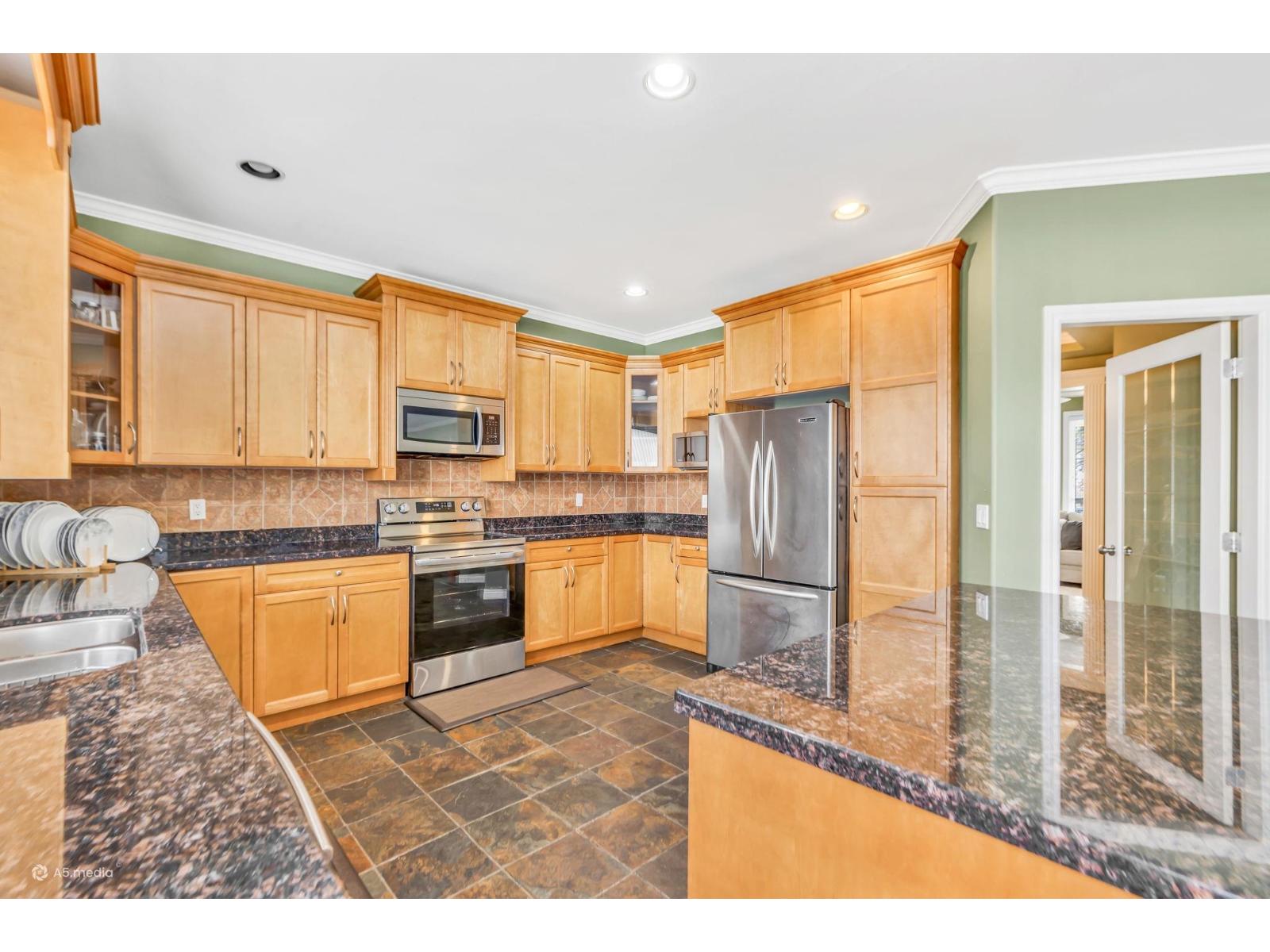 8 Bed, 5 Bath House for Sale in Surrey – 16215 79A AVENUE, Surrey – MLS# R3158926 - Image 7