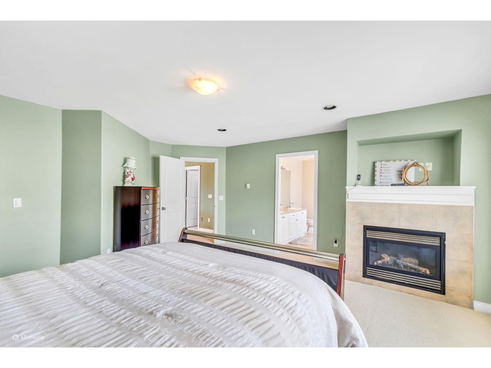 8 Bed, 5 Bath House for Sale in Surrey – 16215 79A AVENUE, Surrey – MLS# R3158926 - Image 21