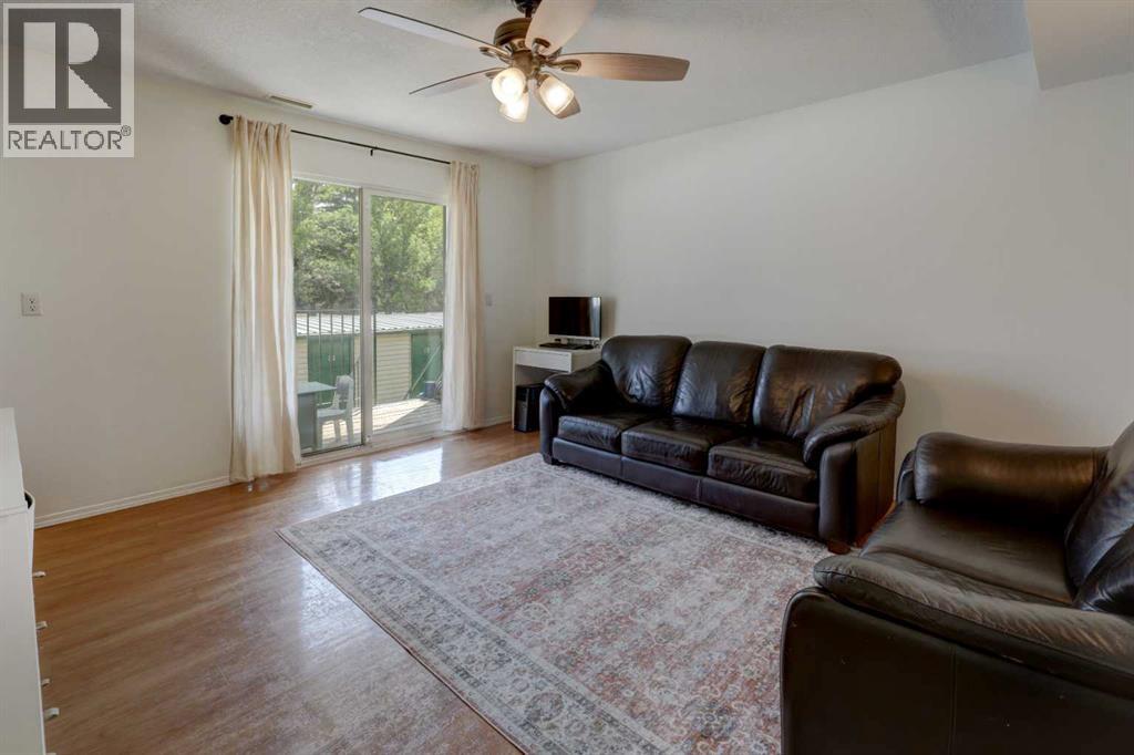 #10 707 Westmount Drive - 14