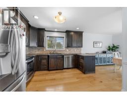 Kitchen - 431 Upland Drive, Coldstream, BC V1B2X7 Photo 16