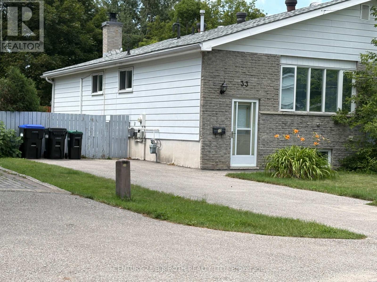 33 BEAUMAUR DRIVE - 1