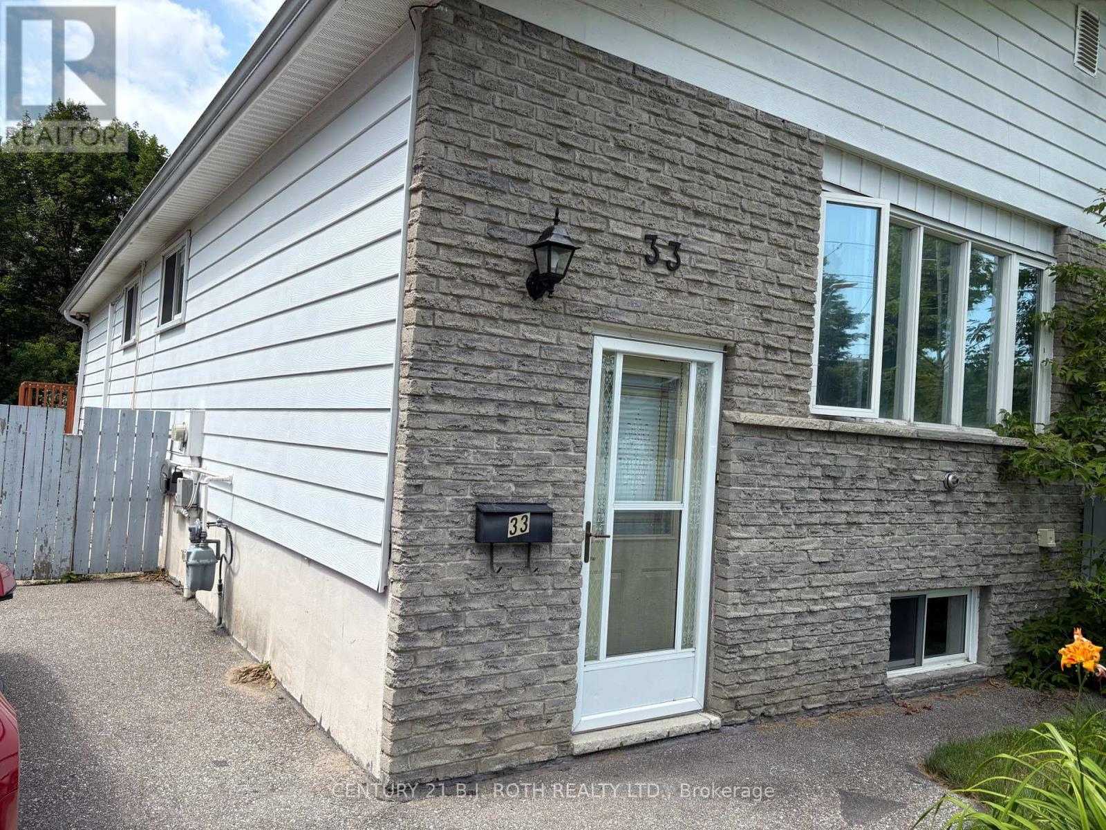 33 BEAUMAUR DRIVE - 2
