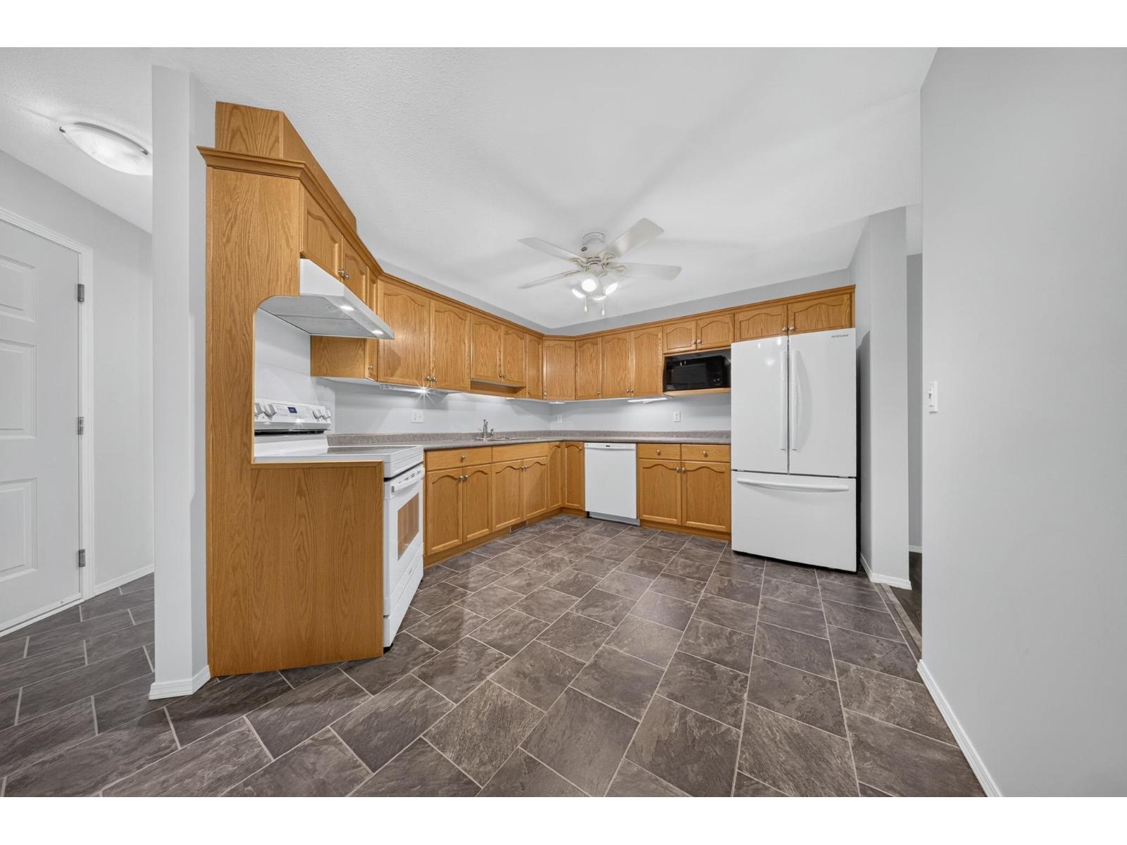 3 Bed, 3 Bath House for Sale in Chilliwack – 2 9408 HAZEL STREET, Chilliwack Proper East – MLS# R3159162 - Image 15