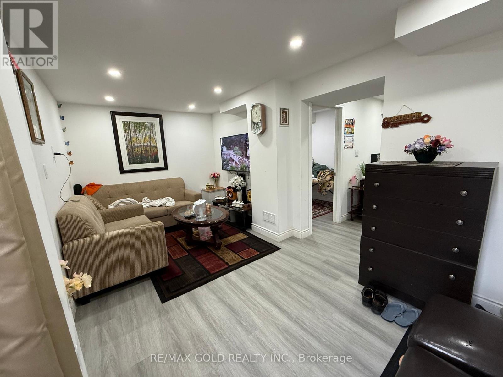13 EASTWAY STREET - 17