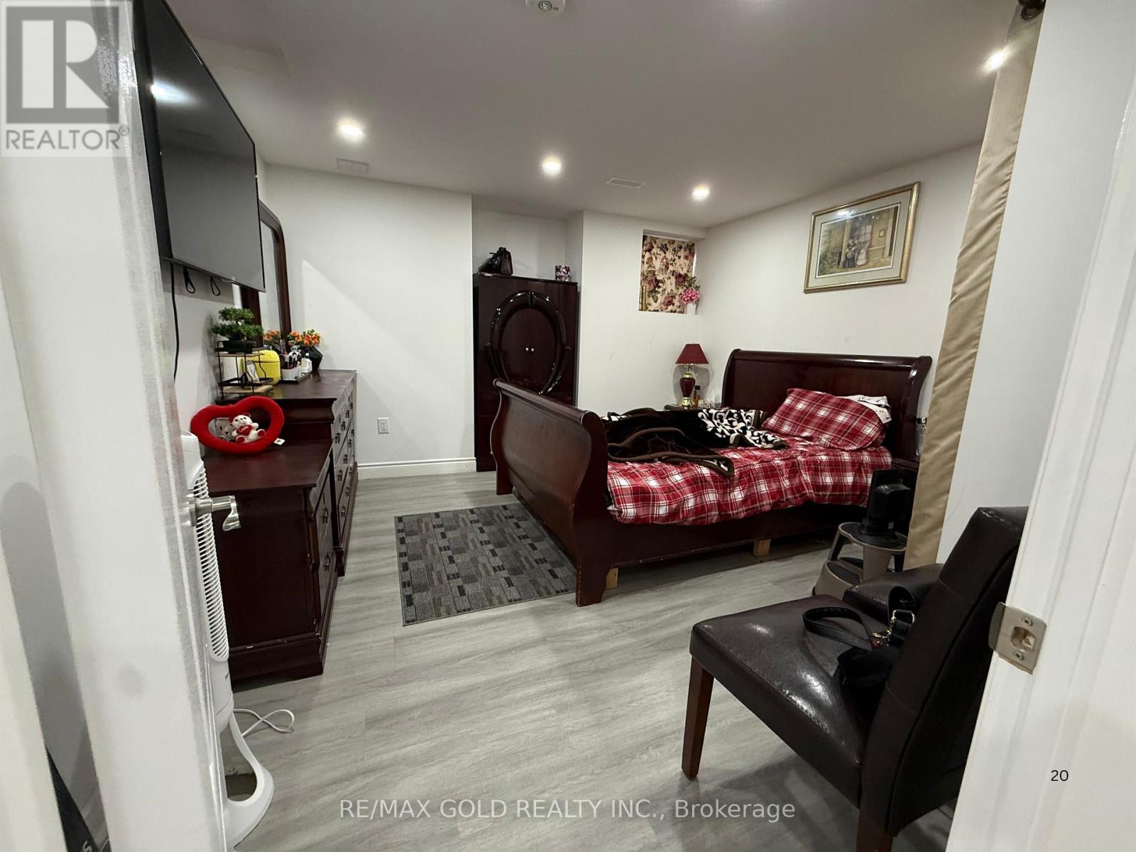 13 EASTWAY STREET - 18