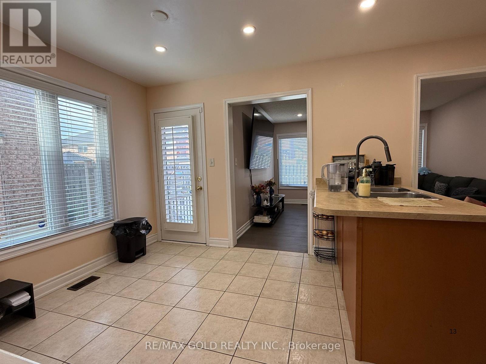 13 EASTWAY STREET - 6