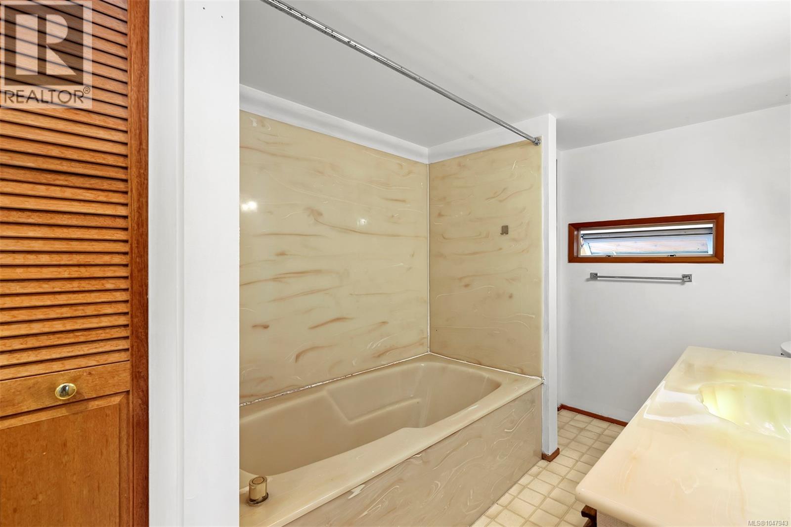 6336 Coho Dr - Image 40