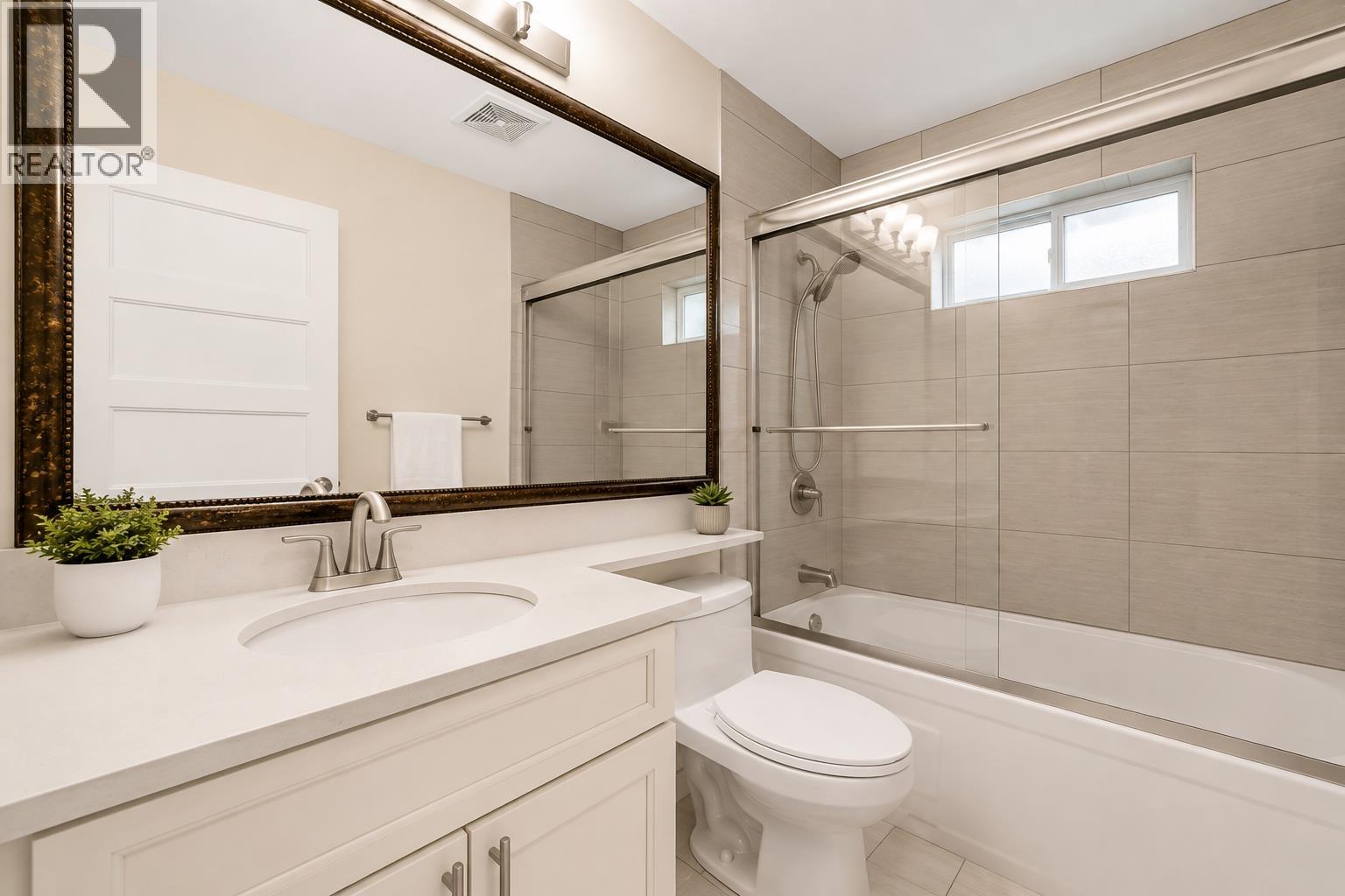 7 Bed, 5 Bath House for Sale in Burnaby – 3945 PARKER STREET, Burnaby – MLS# R3159234 - Image 34