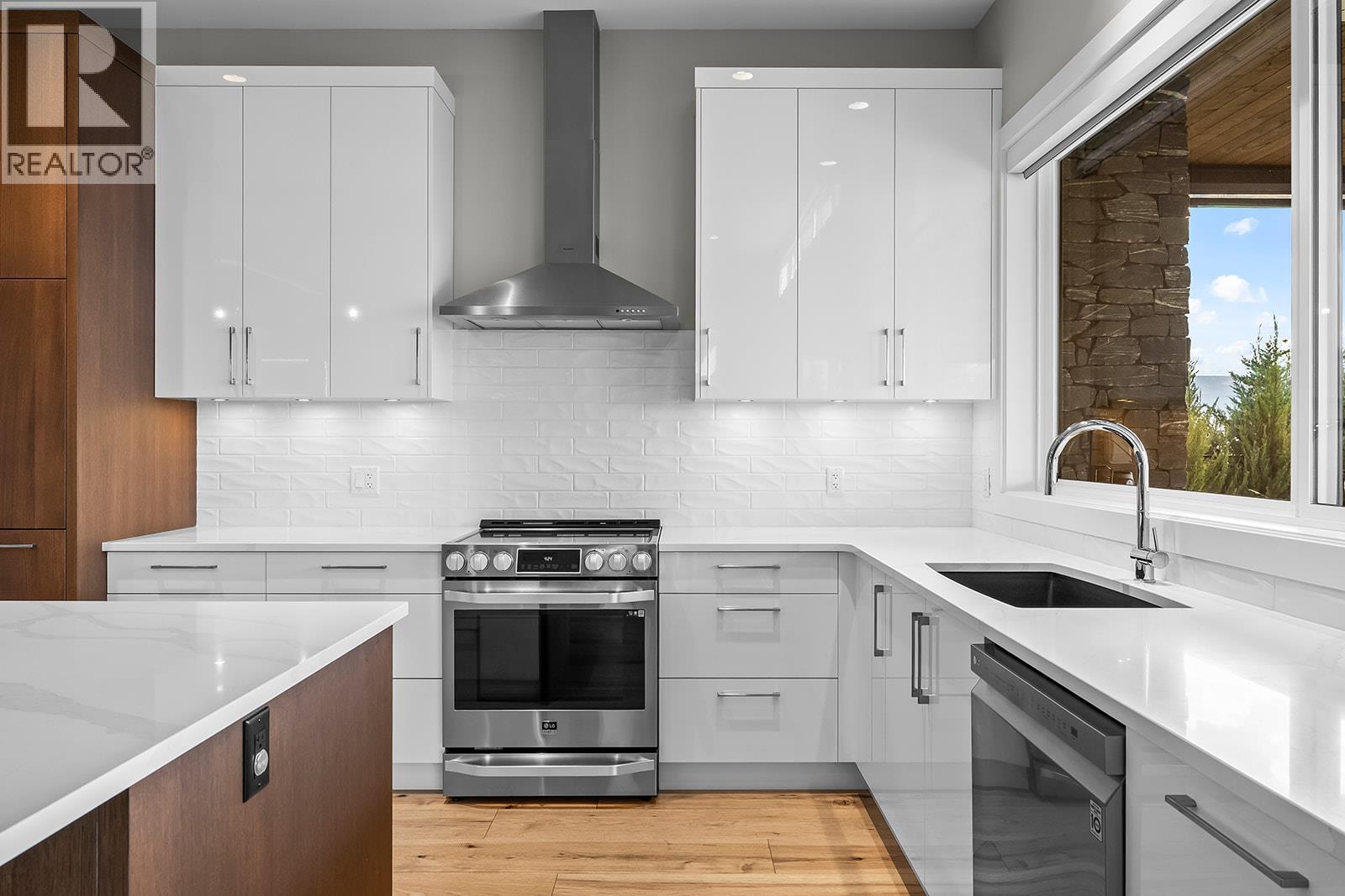 10018 Beacon Hill Drive - Image 9