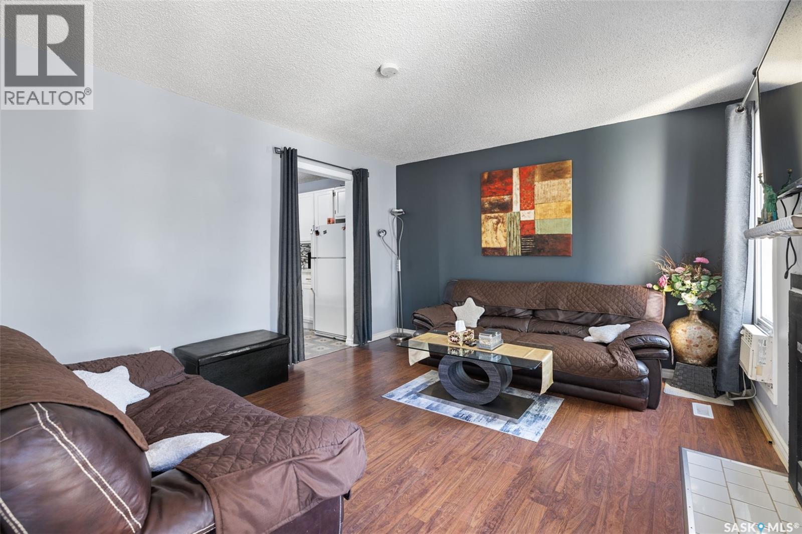 139 Thomson AVENUE - 2