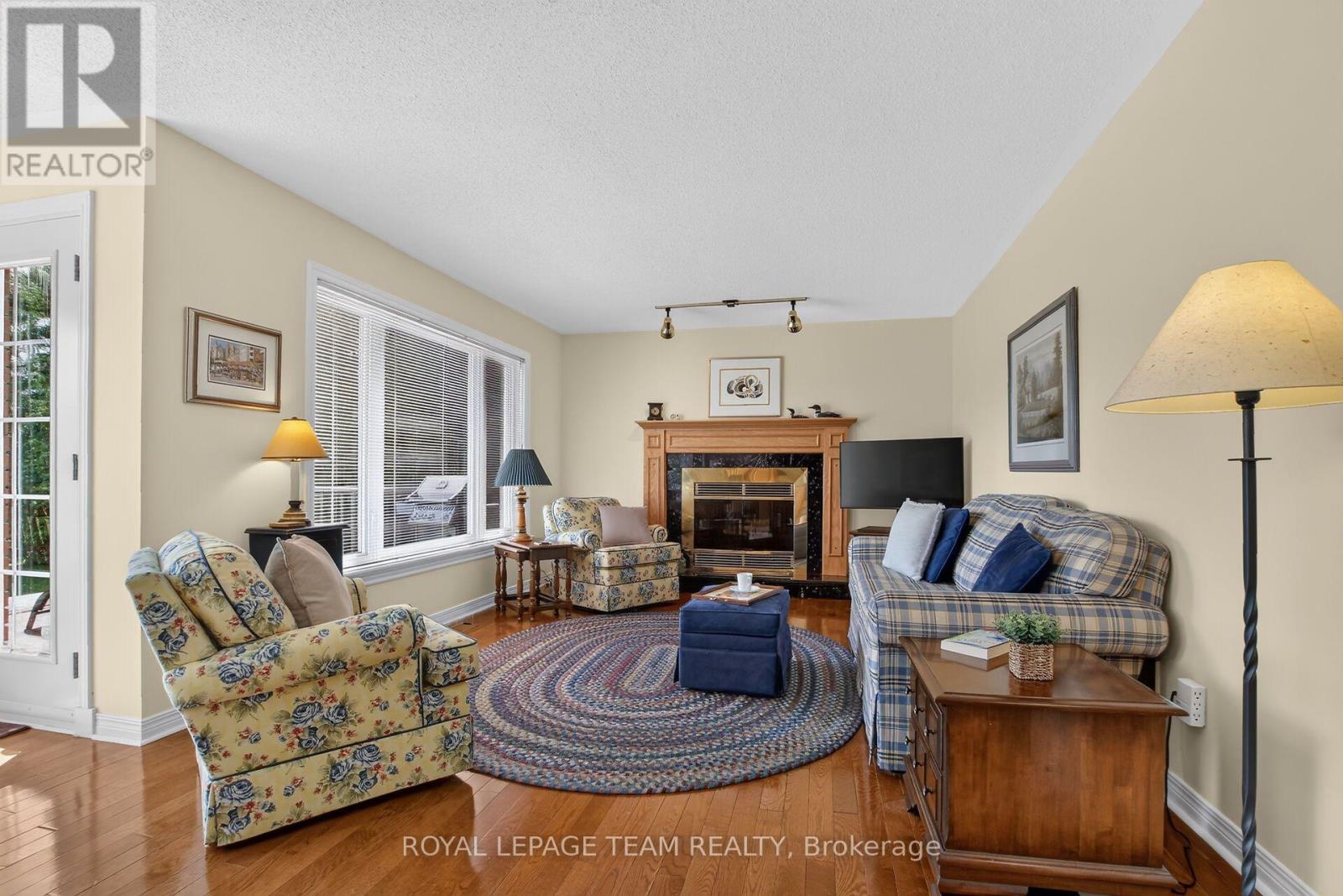 19 SLADE CRESCENT - Image 21