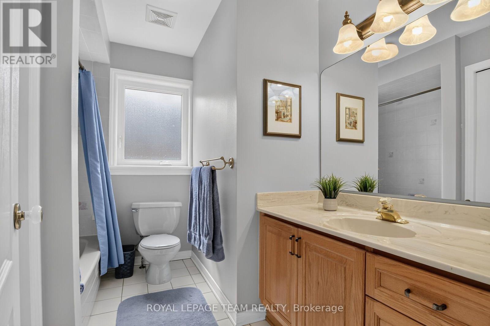 19 SLADE CRESCENT - 38