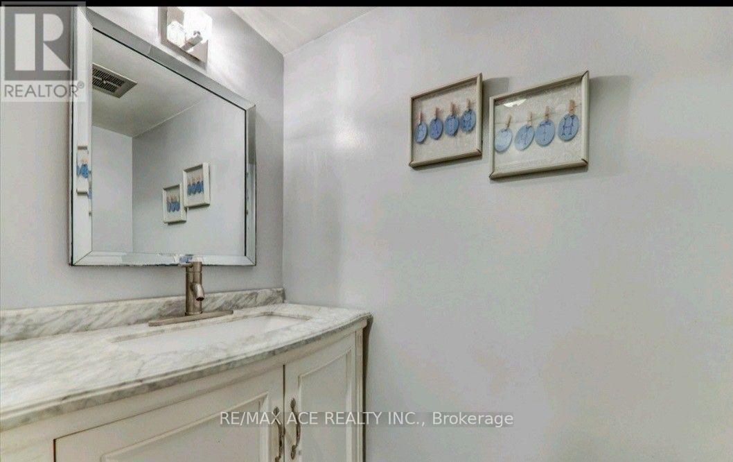 #608 3420 EGLINTON AVENUE E - 17