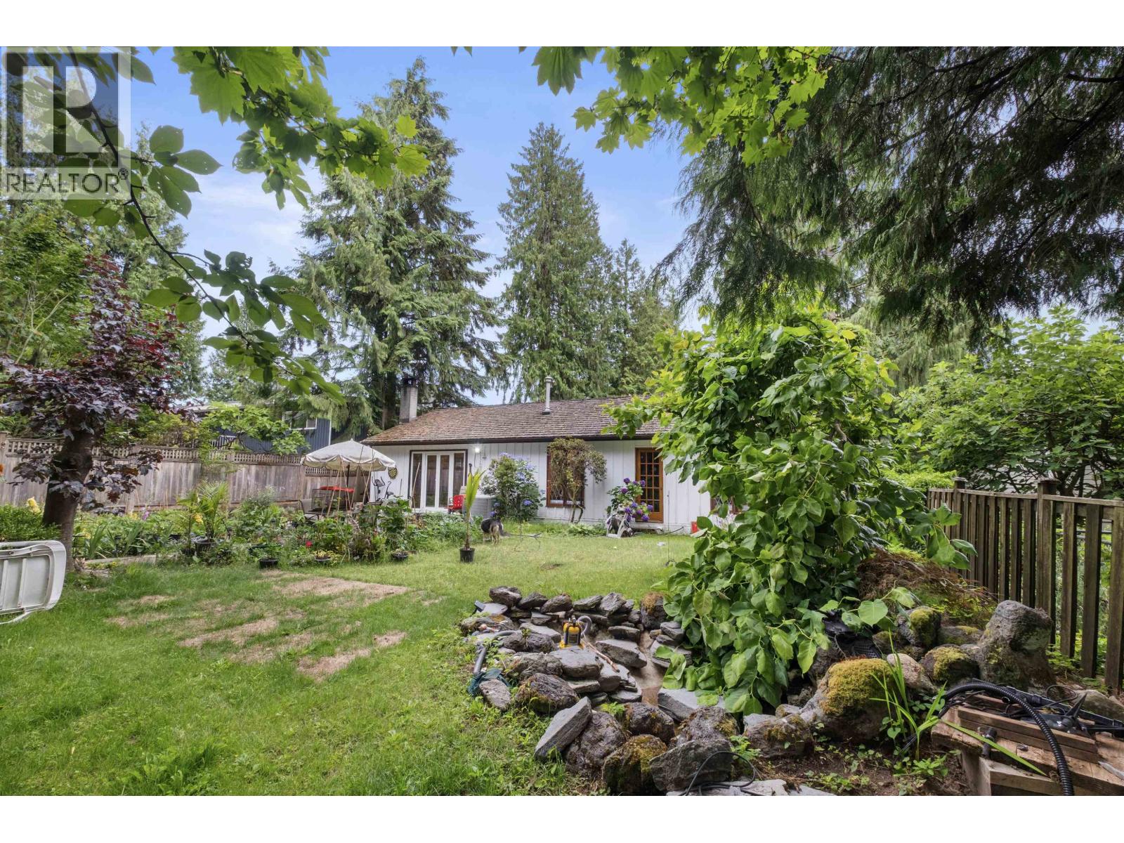 886 E 29TH STREET, North Vancouver