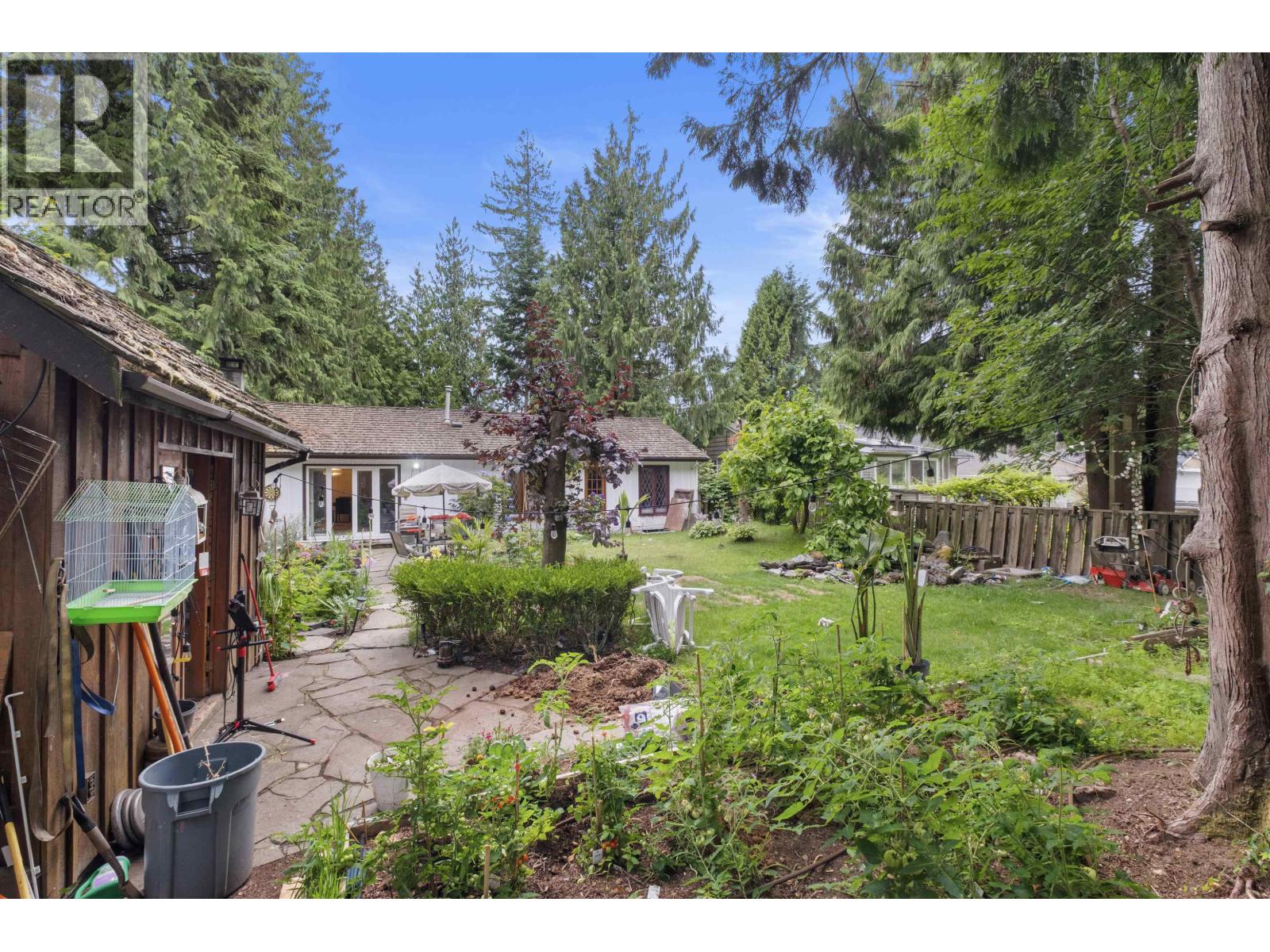 886 E 29TH STREET, North Vancouver
