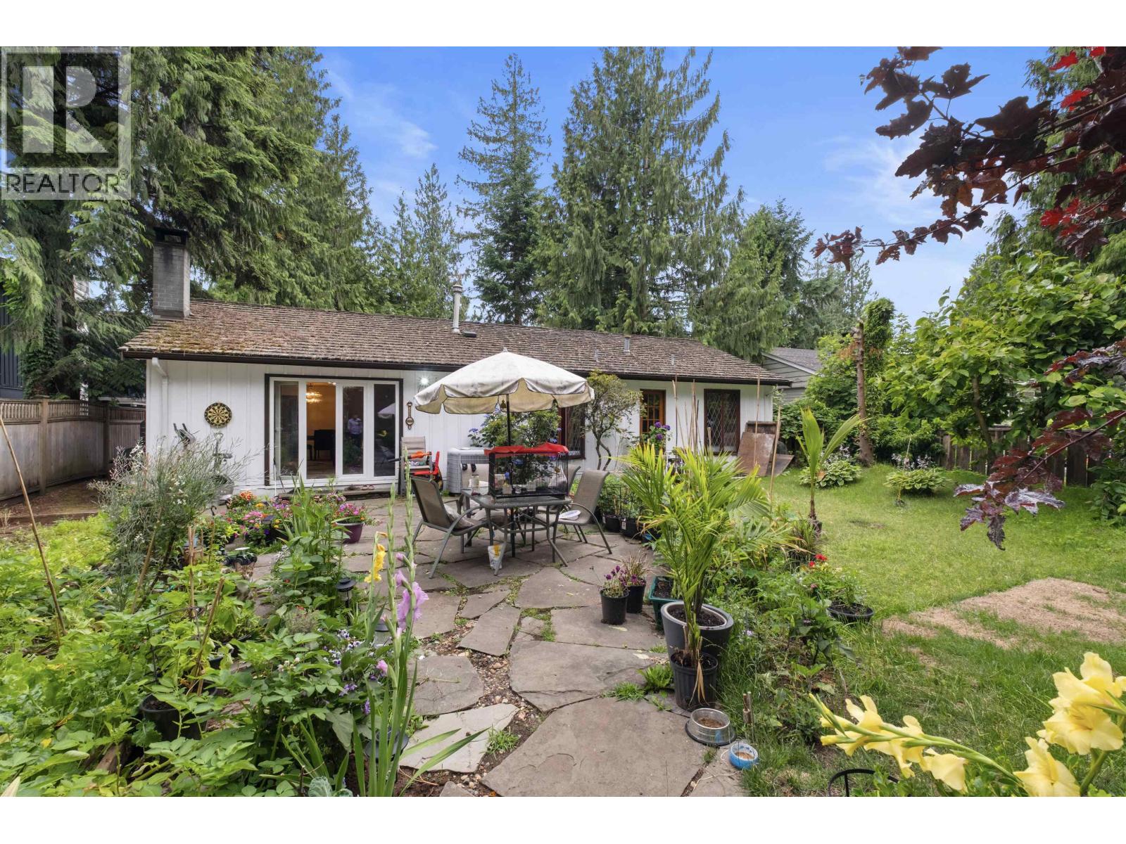 886 E 29TH STREET, North Vancouver