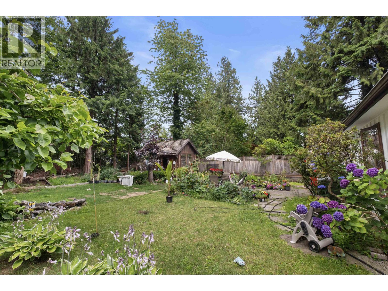 886 E 29TH STREET, North Vancouver