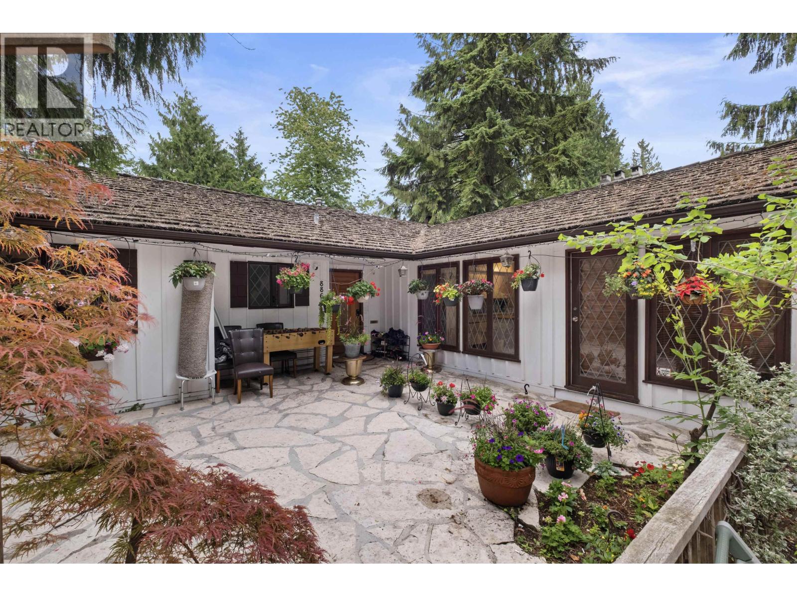 886 E 29TH STREET, North Vancouver
