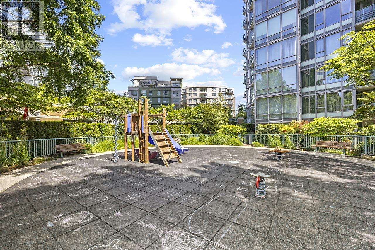 3 Bed, 2 Bath House for Rent in Vancouver – 1067 MARINASIDE CRESCENT, Vancouver – MLS# R3159263 - Image 12