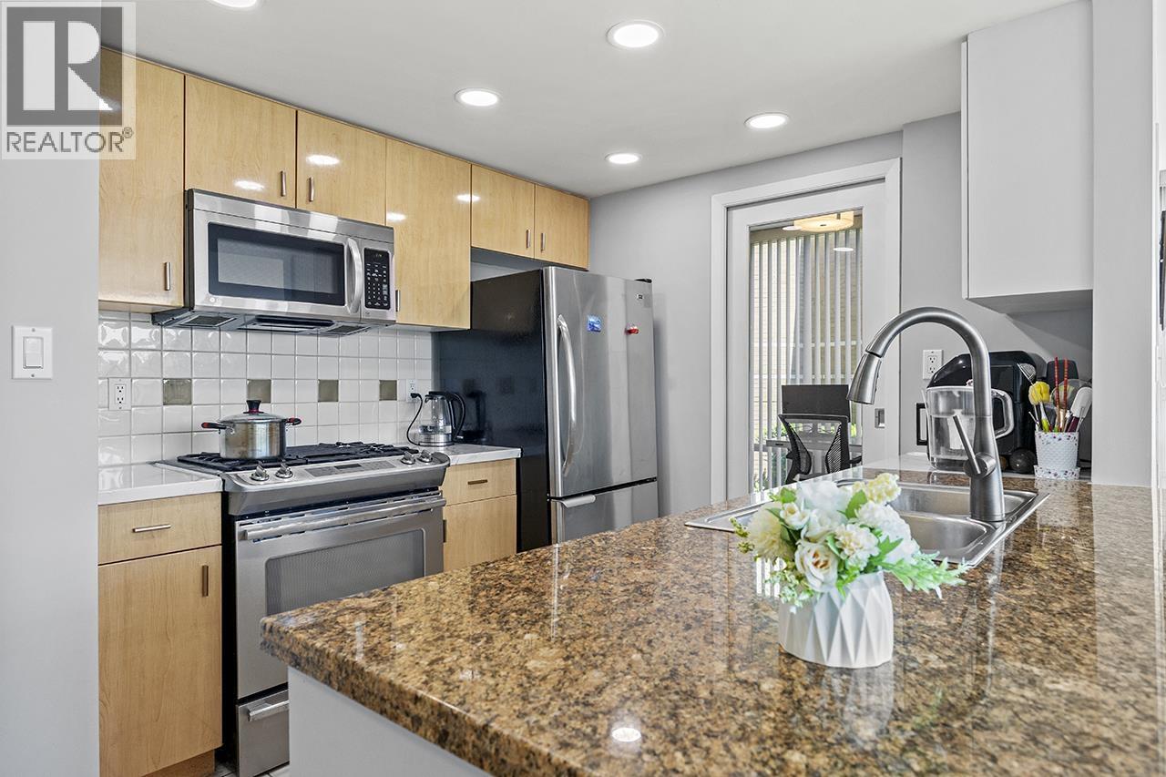 3 Bed, 2 Bath House for Rent in Vancouver – 1067 MARINASIDE CRESCENT, Vancouver – MLS# R3159263 - Image 15