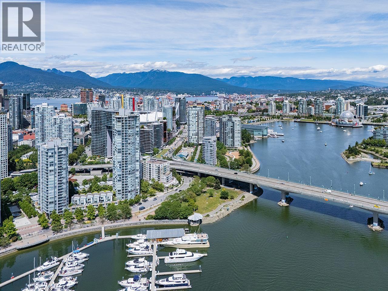 3 Bed, 2 Bath House for Rent in Vancouver – 1067 MARINASIDE CRESCENT, Vancouver – MLS# R3159263 - Image 4