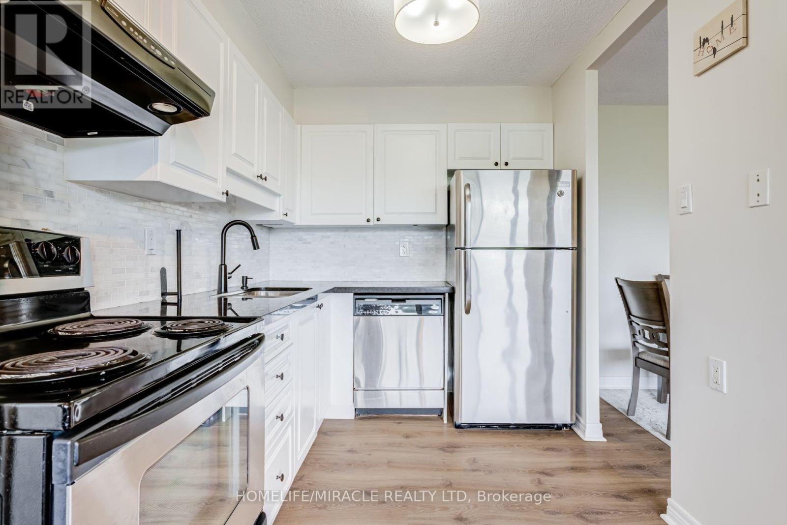 #302 3501 GLEN ERIN DRIVE - 23
