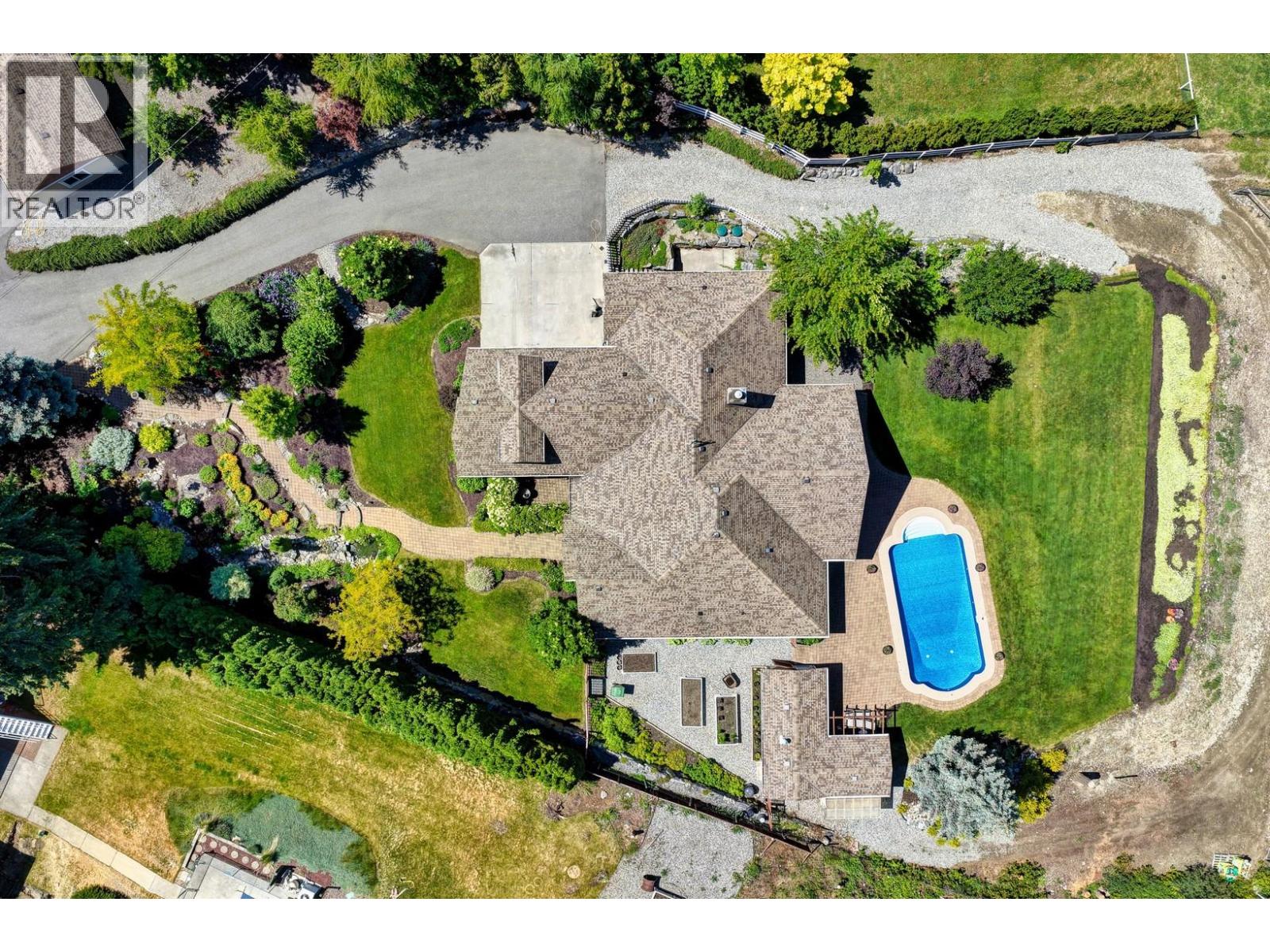 3672 Luxmoore Road, Kelowna