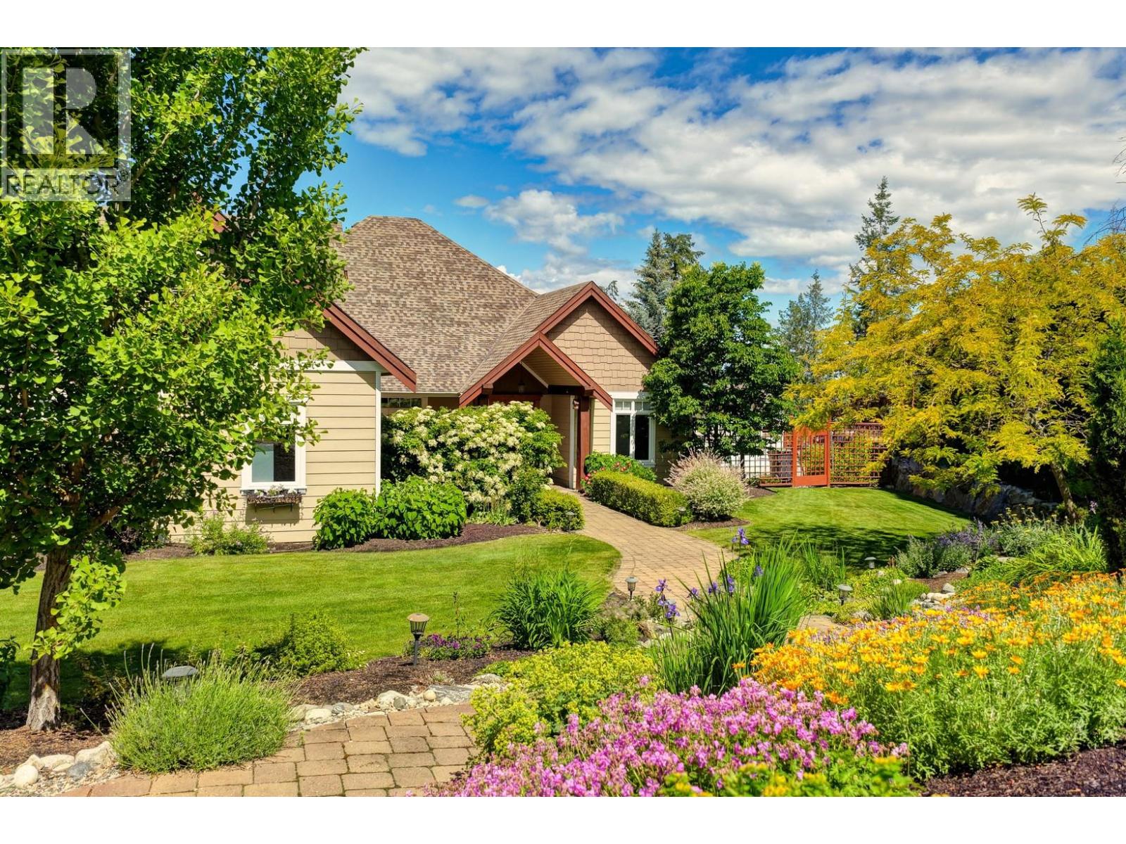 3672 Luxmoore Road, Kelowna