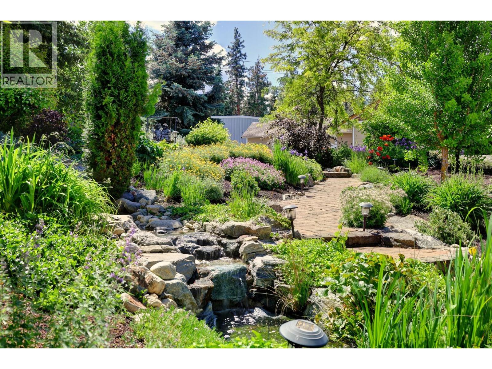 3672 Luxmoore Road, Kelowna