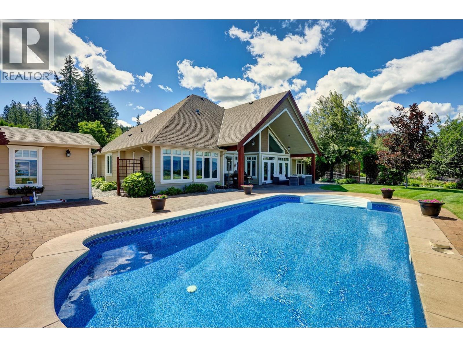 3672 Luxmoore Road, Kelowna