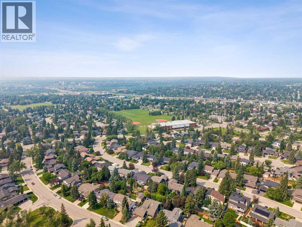 856 Lake Twintree Crescent SE - 44