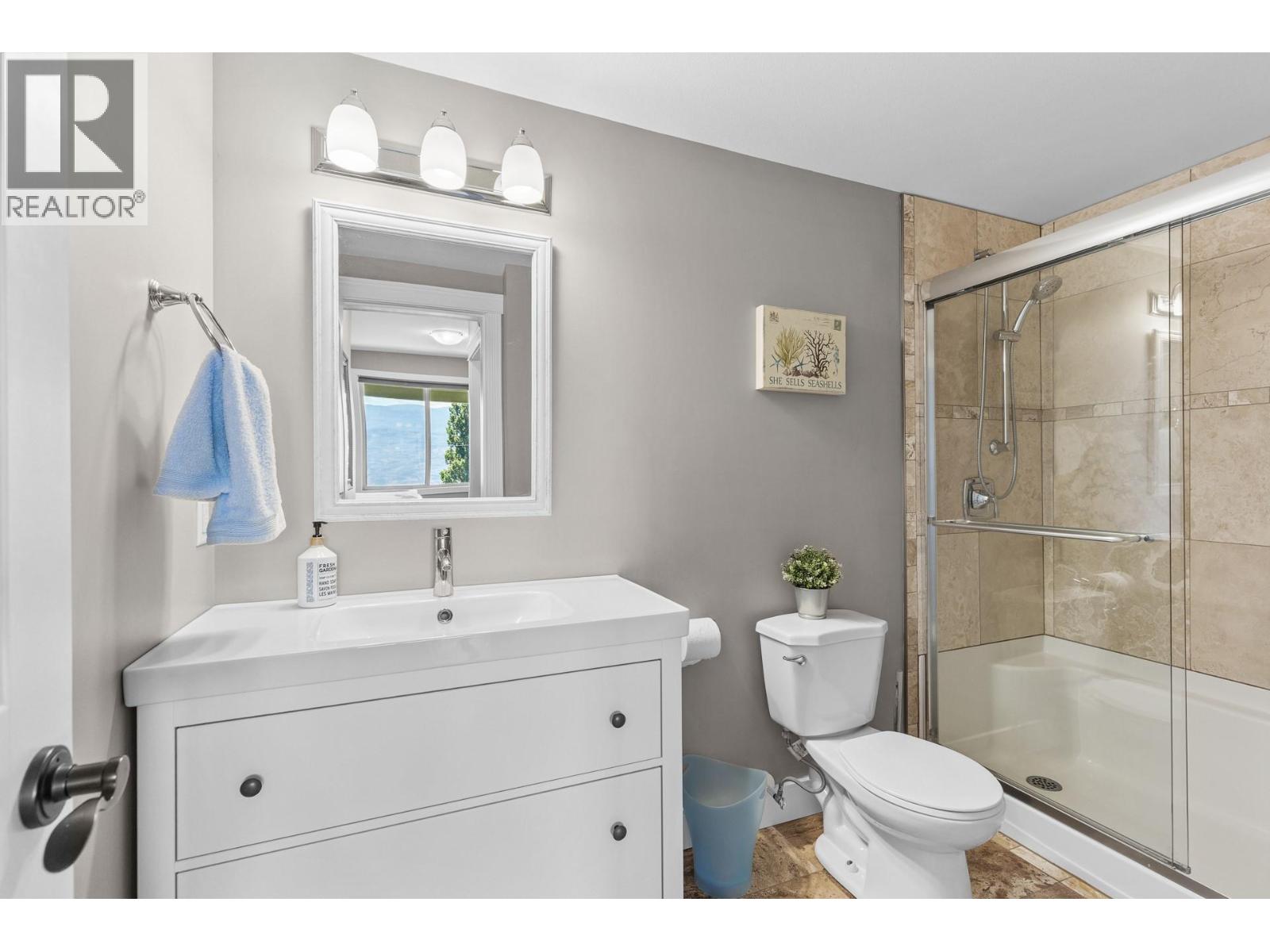 6112 Seymoure Avenue, Peachland