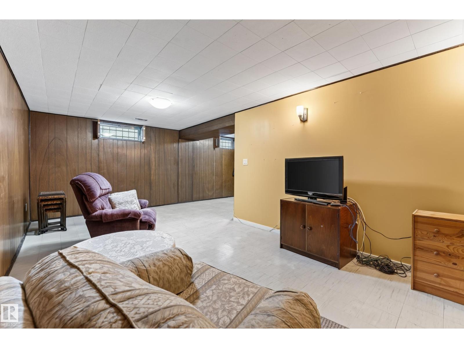 7503 135A AV NW - 28