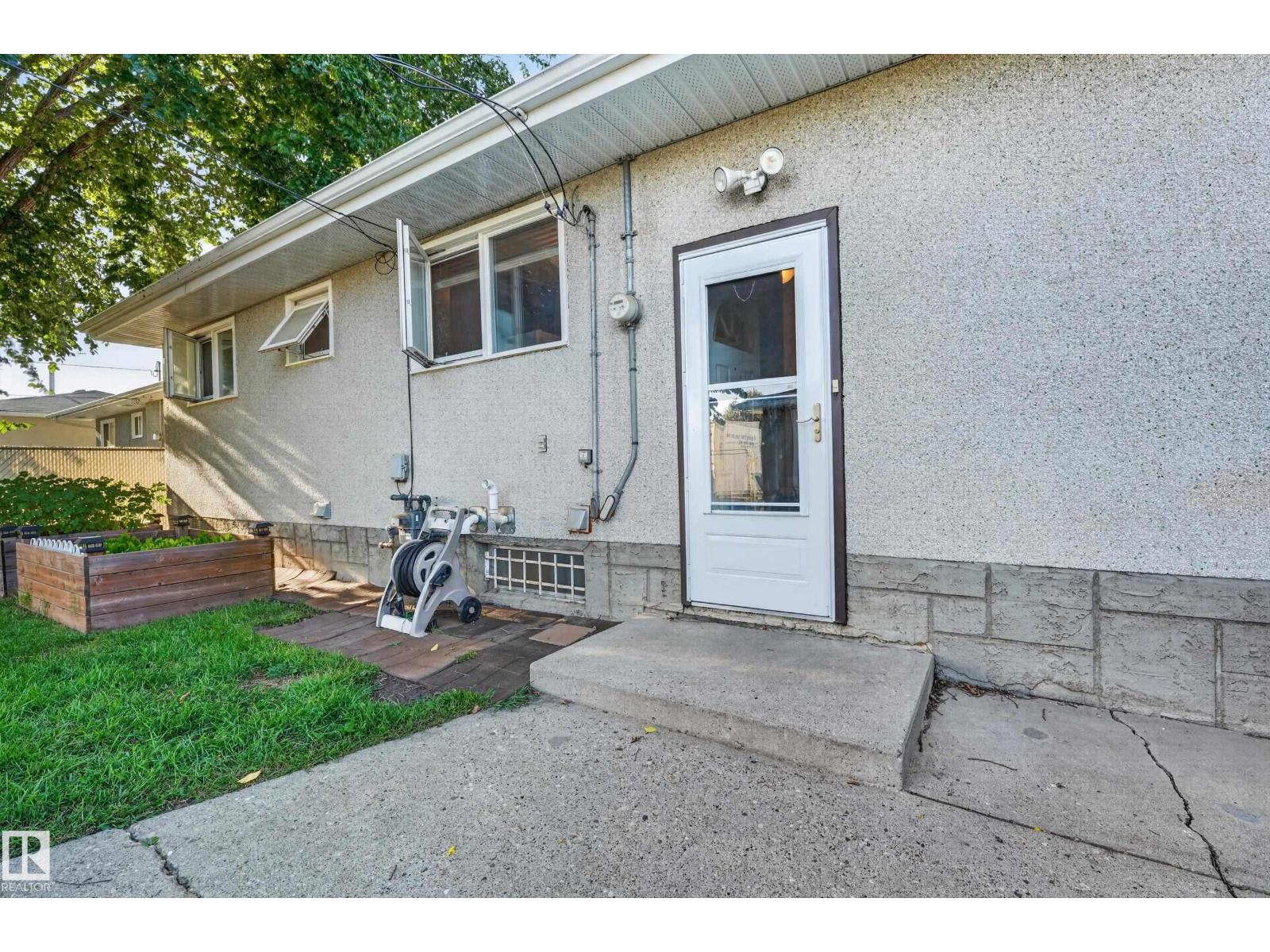 7503 135A AV NW - 34