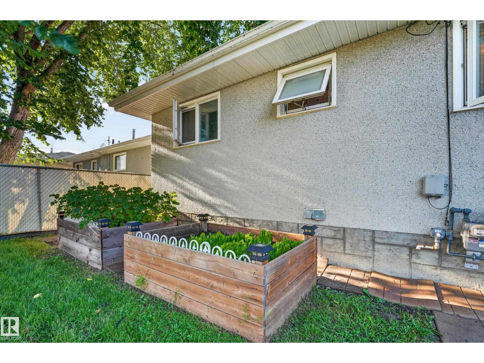 7503 135A AV NW - 36