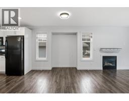 Full bathroom - 560 Christleton Avenue, Kelowna, BC V1Y5J2 Photo 14