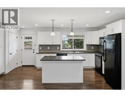 Kitchen - 560 Christleton Avenue, Kelowna, BC V1Y5J2 Photo 11