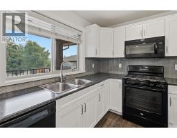 Living room - 560 Christleton Avenue, Kelowna, BC V1Y5J2 Photo 13