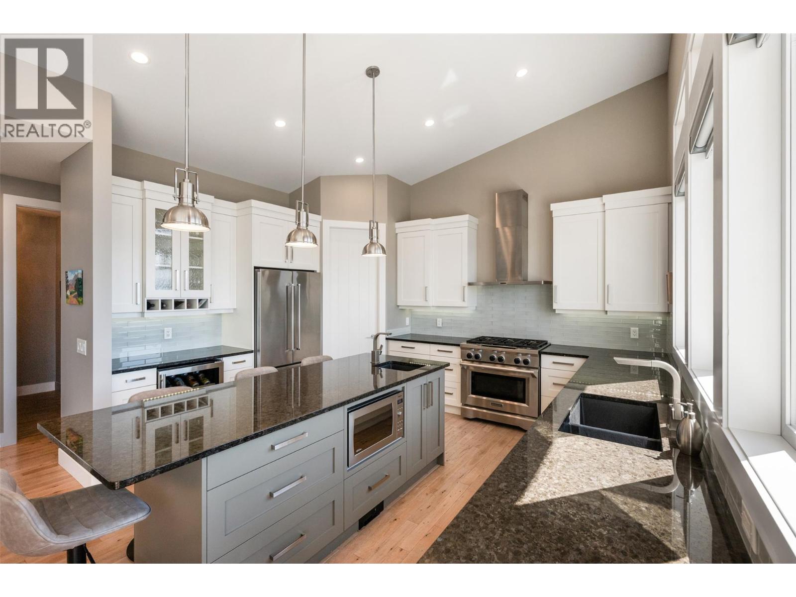 2498 Winifred Road - 14