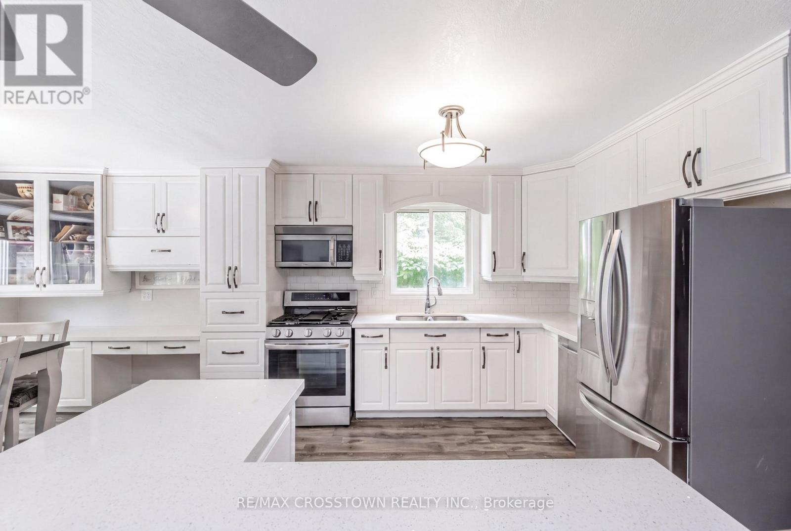 6 ASHDALE COURT - 17